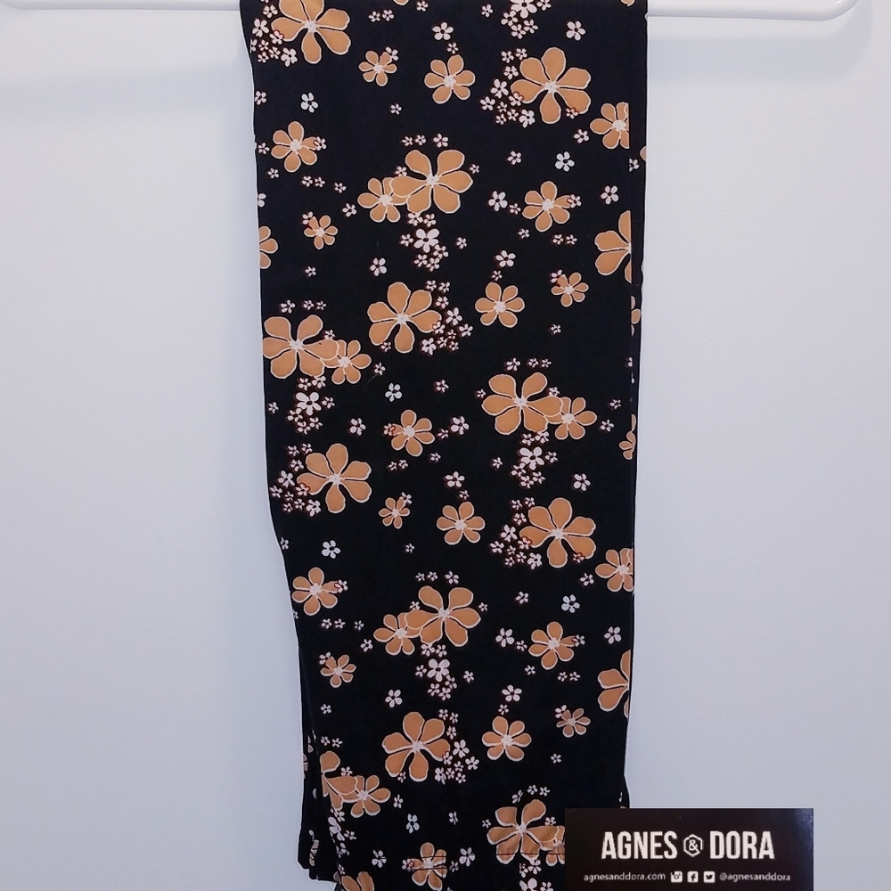 Agnes and Dora Size Small Medium Leggings Taupe Mini Flowers Black NEW